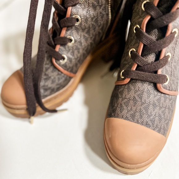 Michael Kors Corey Logo Jacquard Combat Boot - Brown Signature (7.5M) - Picture 3 of 6